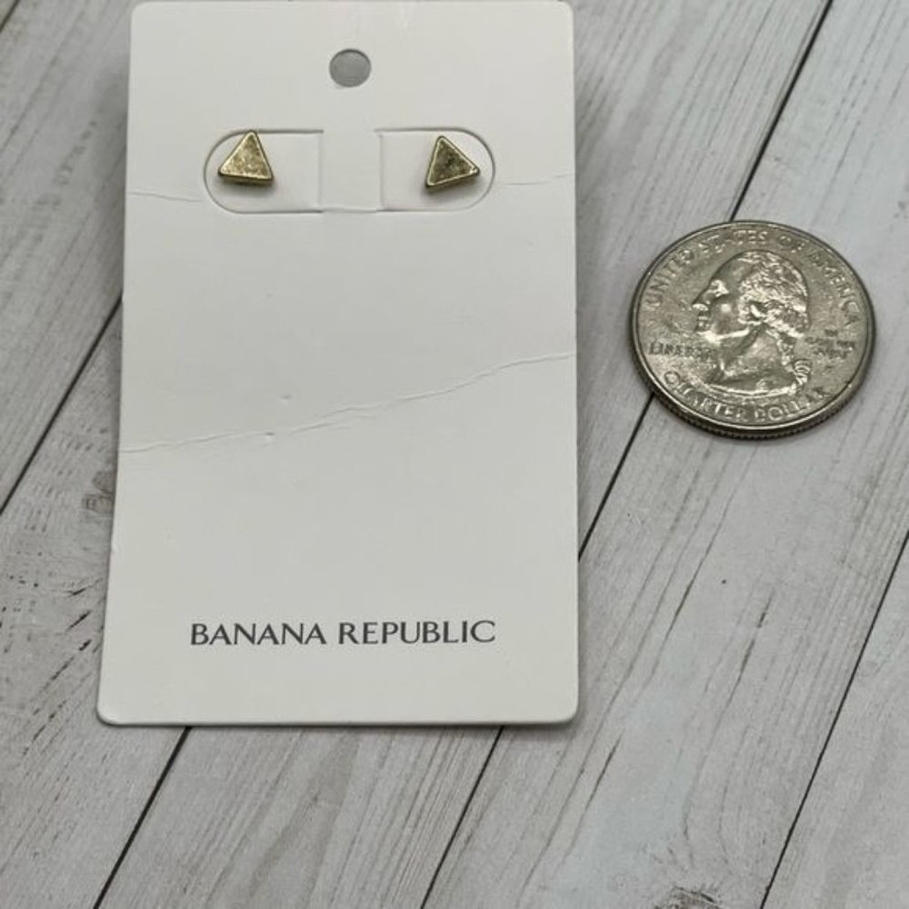 NWT Banana Republic Antiqued Gold Tiny Triangle Stud Earrings - Picture 5 of 6